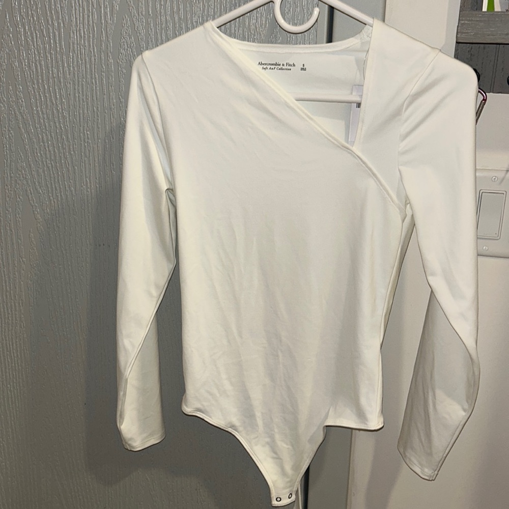 NWT Abercrombie and Fitch long sleeve soft collection body suit, size small